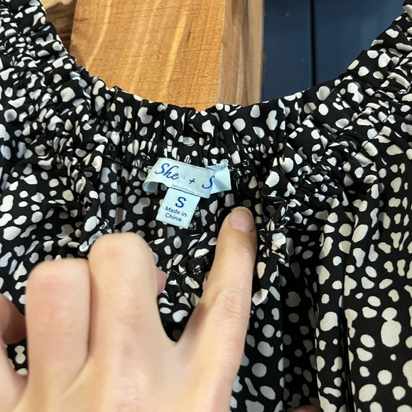 She + Sky off the Shoulder Blouse - Picture 2 of 2